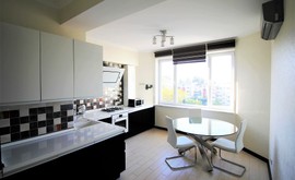 Фото 1: 3 комн. квартира, 80 м², 9/4 эт. - Рост Недвижимость