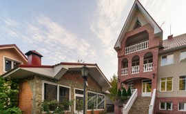 Фото 2: Дом 1325 м² на участке 11 сот. - Рост Недвижимость