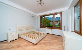 Фото 1: 2 комн. квартира, 61 м², 4/3 эт. - Рост Недвижимость