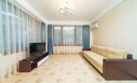 Фото 1: 2 комн. квартира, 67 м², 4/3 эт. - Рост Недвижимость
