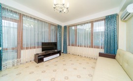 Фото 2: 2 комн. квартира, 67 м², 4/3 эт. - Рост Недвижимость