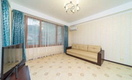 Фото 3: 2 комн. квартира, 67 м², 4/3 эт. - Рост Недвижимость