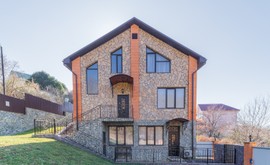 Фото 1: Коттедж 257.2 м² на участке 5.3 сот. - Рост Недвижимость