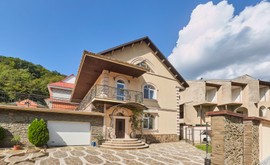 Фото 2: Коттедж 380 м² на участке 12 сот. - Рост Недвижимость