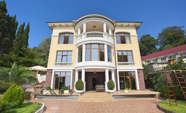 Фото 2: Коттедж 1000 м² на участке 12 сот. - Рост Недвижимость
