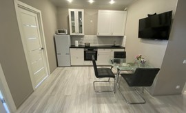 Фото 2: 2 комн. квартира, 45 м², 17/4 эт. - Рост Недвижимость