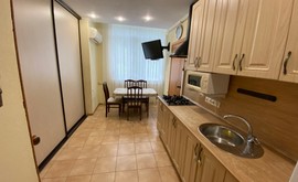 Фото 1: 2 комн. квартира, 40 м², 5/3 эт. - Рост Недвижимость