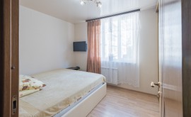 Фото 1: 2 комн. квартира, 46 м², 8/4 эт. - Рост Недвижимость