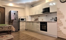 Фото 1: 2 комн. квартира, 53 м², 12/2 эт. - Рост Недвижимость