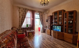 Фото 1: 2 комн. квартира, 65 м², 4/3 эт. - Рост Недвижимость