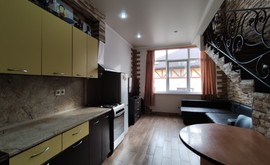 Фото 1: 2 комн. квартира, 47 м², 3/2 эт. - Рост Недвижимость