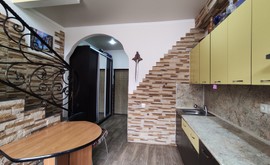 Фото 3: 2 комн. квартира, 47 м², 3/2 эт. - Рост Недвижимость
